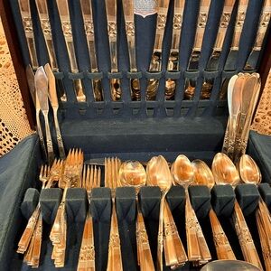 Silver Set flatware 124 pieces by Community “Morning Star” design 1948.